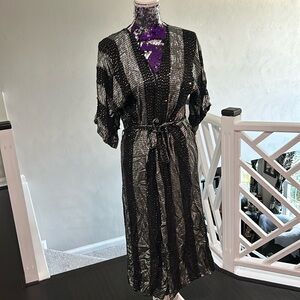 Kohindor beach coverup new silver and black small